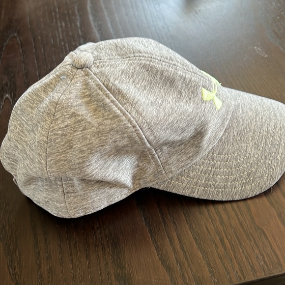 Under Armour athletic hat - Picture 4 of 7